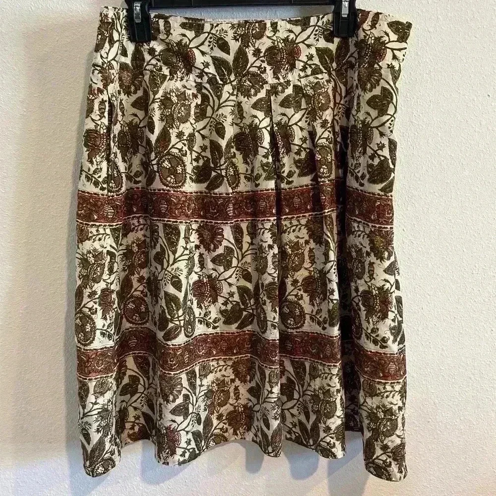 Banana Republic Silk Floral paisley skirt size 12 Feminine Delicate boho hippie